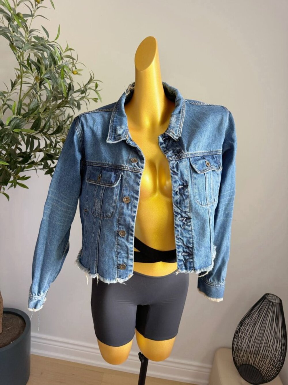Distressed Cropped Denim Jacket Raw Hem Blue Size M